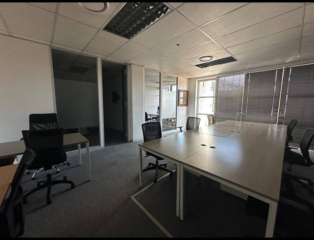120M² CO-WORKING SPACE TO LET IN DIE HOEWES